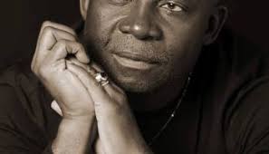 Droits d’auteur : Des artistes mécontents du montant de leur rétribution menacent de « brutaliser » SAM MBENDE, un des membres de la commission de recouvrement