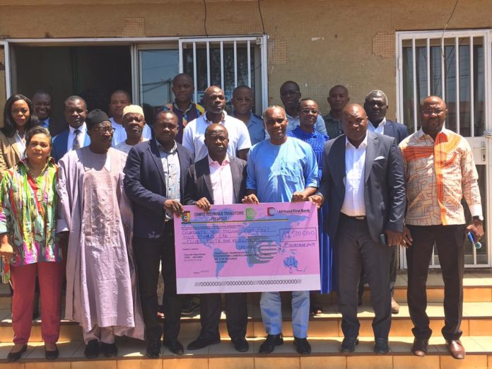  Un appui de 49,5 millions de francs CFA a été remis aux clubs ce vendredi, par le Comité Technique Transitoire (CTT) de la Fédération Camerounaise de Football (Fécafoot).  